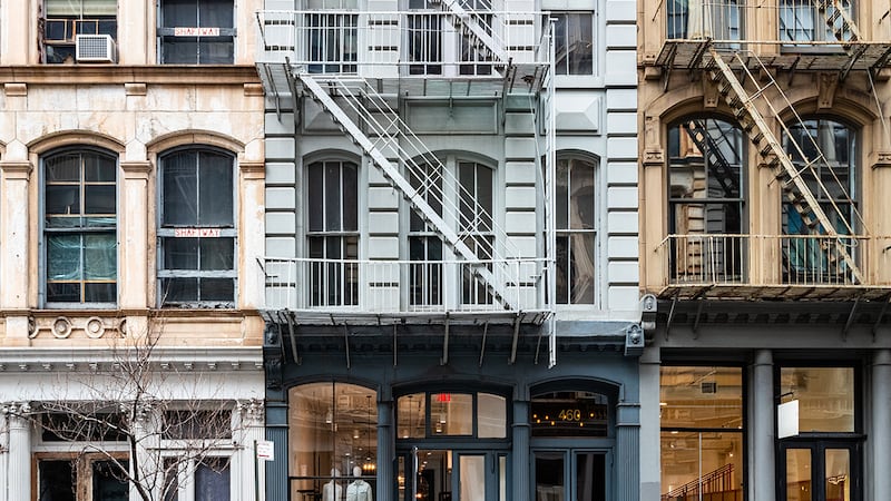 How Brands Avoid the Brick-and-Mortar Trap